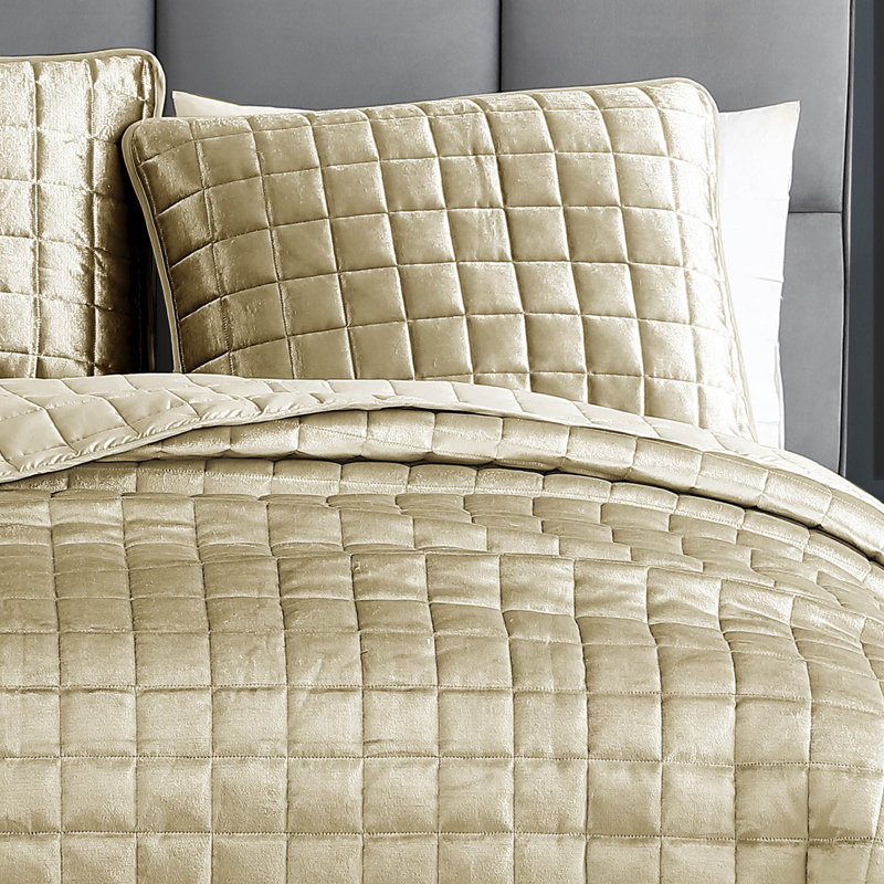 Red Plaid Microfiber Reversible 3 Piece Quilt Set, King Quilt + 2 King Shams, Gold