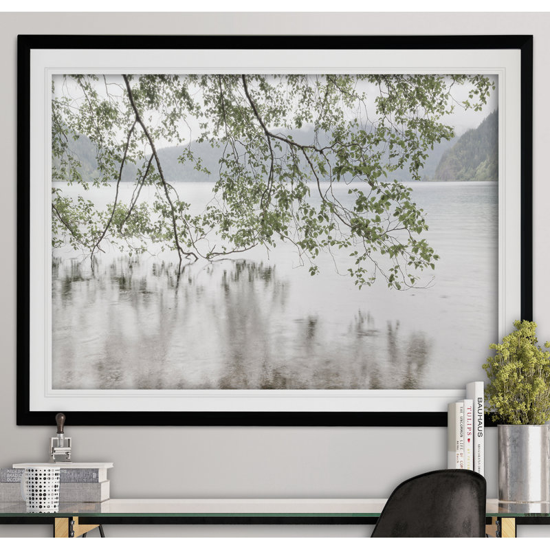 «Lake Crescent Rainy Day», reproduction de peinture acrylique encadrée, Noir, H 30 po x l 40 po x P 1,5 po