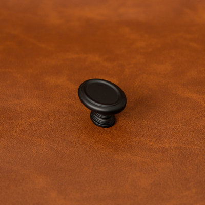 Poignée ovale de la collection Berkshire - bouton d'armoire 1-1 / 2 po x 1-1 / 8 po noir mat - Quincaillerie de ferme pour tiroirs et armoires