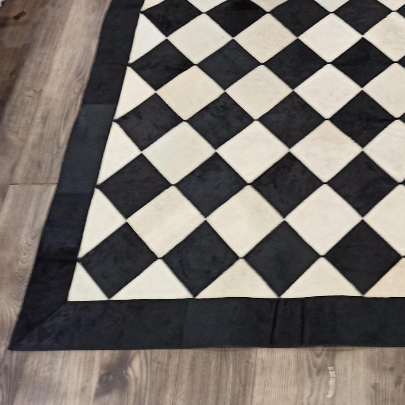 Tapis noir et blanc en cuir de vache à carreaux_10 x 14 pi, Rectangle 10 pi x 14 pi