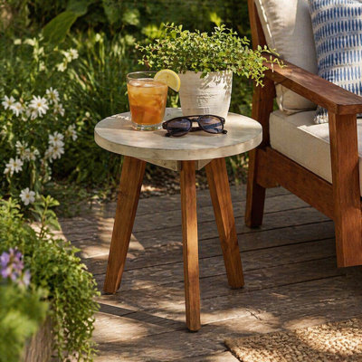Table d'appoint à trépied d'extérieur pour l'extérieur, fabriquée à la main en bois massif durable, pour la terrasse, la terrasse, la cour, le balcon et le porche, finition de protection résistante à l'eau, supporte jusqu'à 50 lb, idéale pour contenir des boissons fraîches