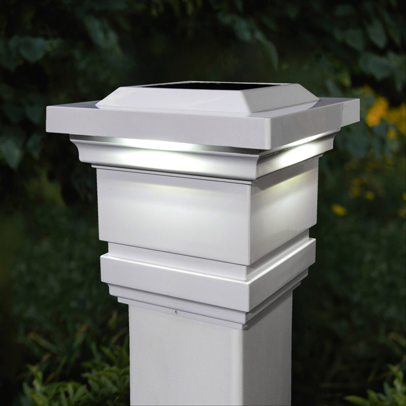 Poteau de clôture à DEL solaire intégré 4 "x 4" Classy Cap, Blanc