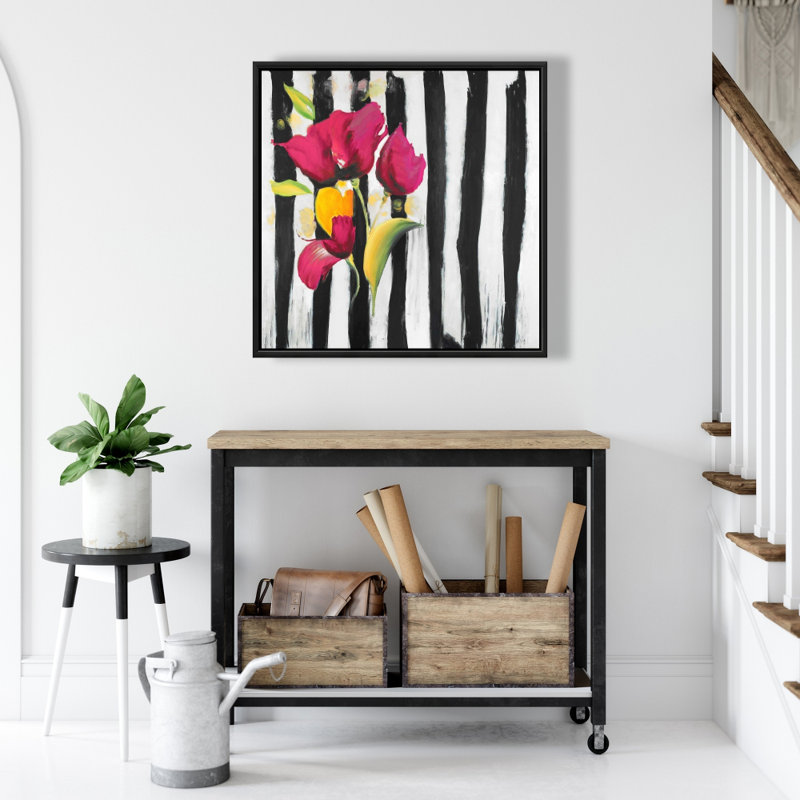 "Fleurs roses sur rayures noires"