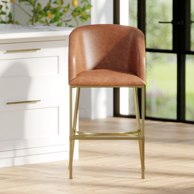 Tabouret de bar 31 po en similicuir brun tabac avec structure en acier doré, design moderne, assise rembourrée en mousse confortable, détails fonctionnels et confort, repose-pieds intégré, polyvalent