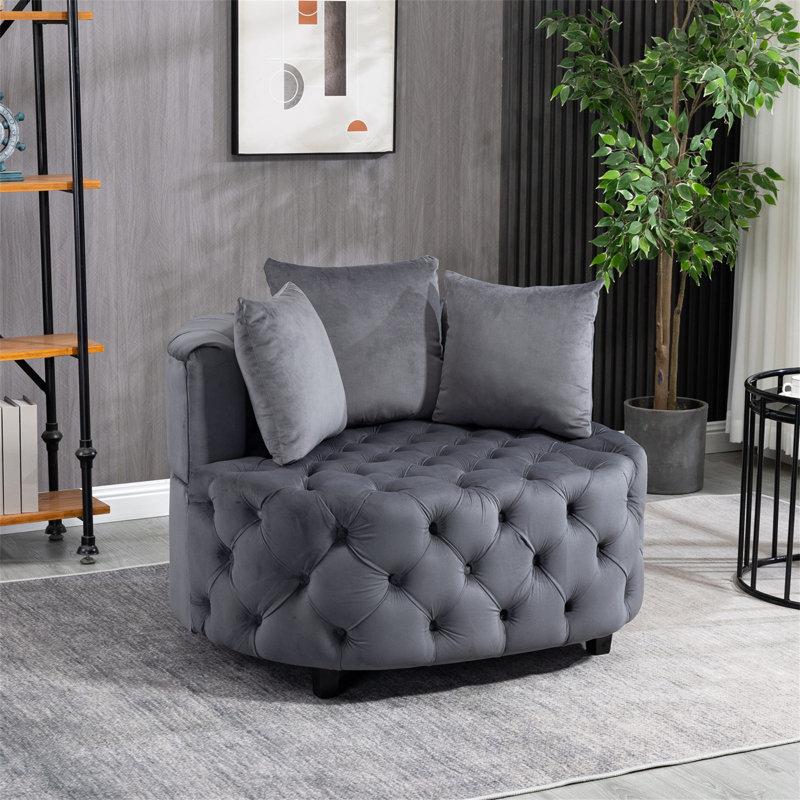 Élégante chaise d'appoint capitonnée pour le salon, confort moelleux et design élégant, parfaite pour les intérieurs modernes et classiques.