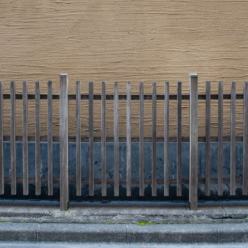 Porte-poteau pour clôture en béton