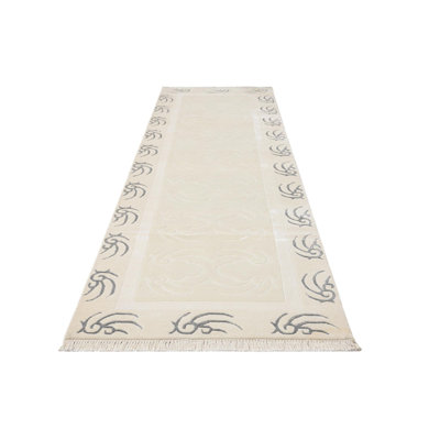 Runner Iniguez Ivory Rug