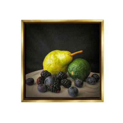 «Fruit & Berries Still Life», toile encadrée dorée encadrée par GraffiTee Studios