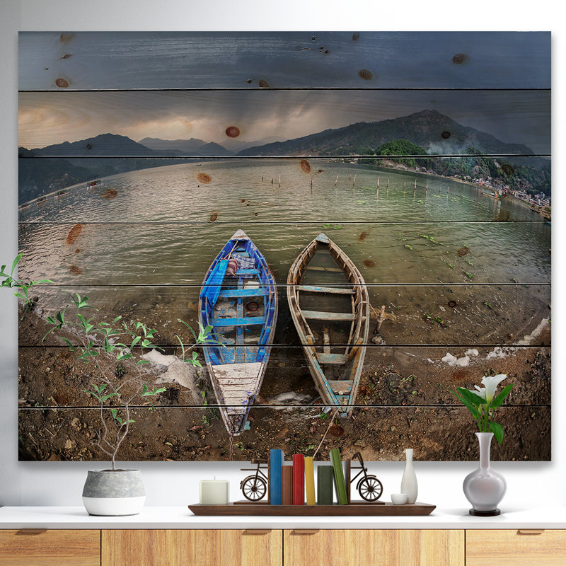 Deux bateaux près du lac Pokhara - Bateau - reproduction de photo, H 30 po x L 40 po x P 1,5 po, Toile tendue