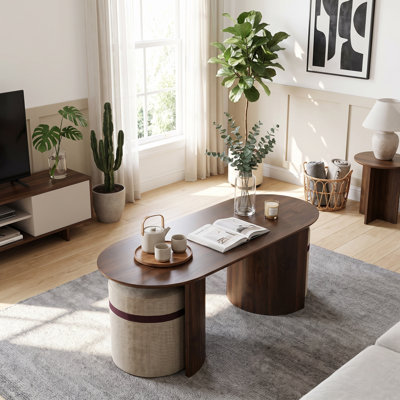 Ensemble de table basse ovale peu encombrante de 42,7 po avec 2 repose-pieds en bois de noyer avec tabourets cachés Elyza, ensemble de salon de style Mid-Century moderne, assise avec repose-pieds en tissu beige