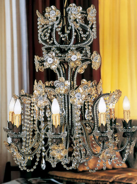 Lustre classique / traditionnel à 8 lumières de style bougie avec détails en cristal, Swarovski