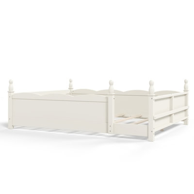 Grand lit au sol avec garde-corps pleine longueur. Lit pour enfants avec tablette pour livres, conception enfantine, beige Montessori Kids