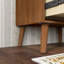 Table de chevet Mid Century avec station de charge et conception cannelée - ports USB, prise de courant et pieds en bois massif