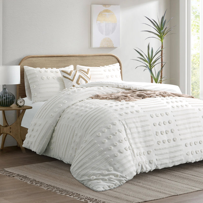 Polyester Machine Tufted Geometric Comforter, King Comforter + 2 King Shams, White