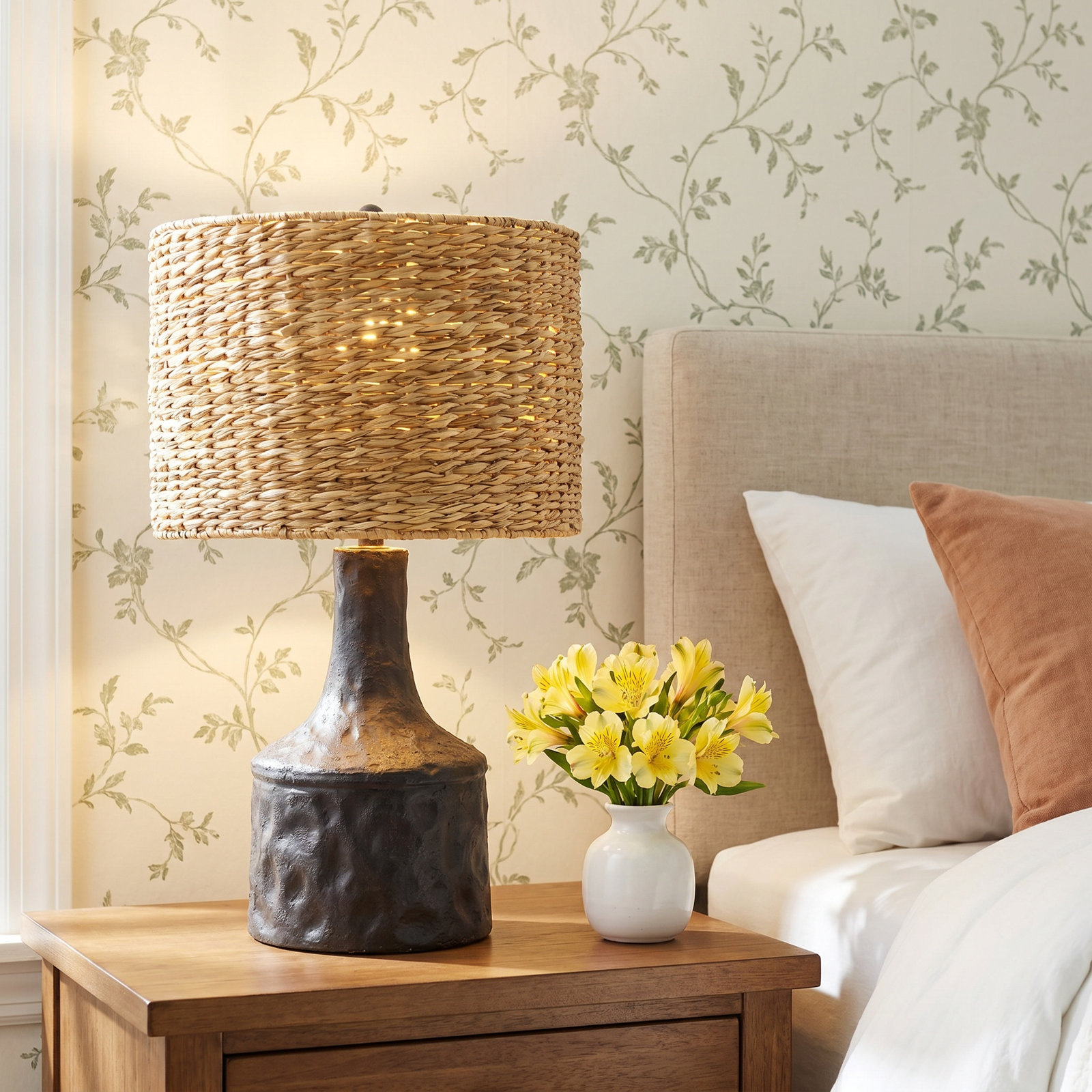 Camryn Resin Table Lamp, Black