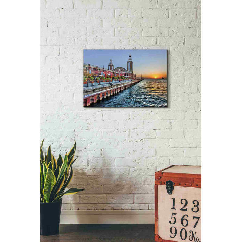 «Sunrise at the Pier», art mural sur toile, H 18 po x l 26 po