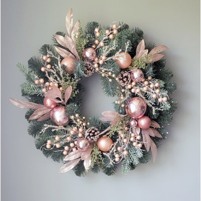 Couronne de Noël ornements de pin 22 po