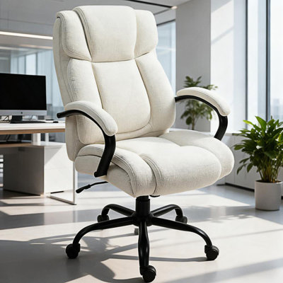 Fauteuil de direction avec rembourrage moelleux, hauteur réglable et support robuste pour les grands et grands utilisateurs.