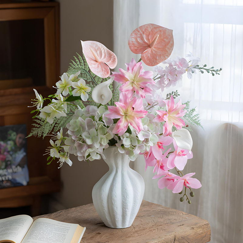 Ornements de fleurs simulées