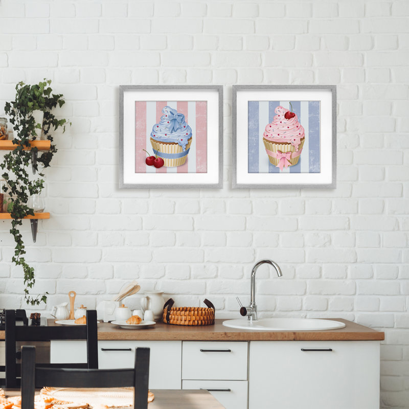 «Pink & Blue Cupcakes», ensemble de 2 reproductions encadrées sous verre, Lori Mosley, Cadre de ferme gris, H 13 po x l 13 po