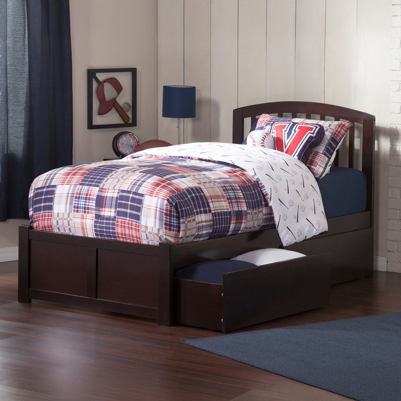 Lit plateforme avec rangement en bois massif et pied de lit Florio, Espresso, Simple