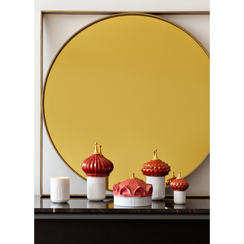 South Tower Scented Candle in Orange/White/Red/Gold