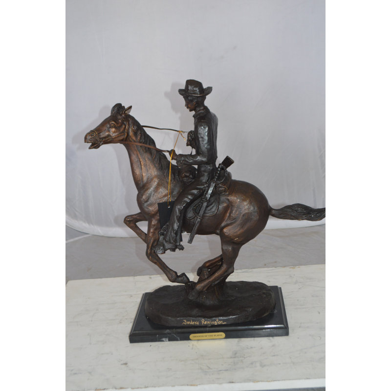 Statue Nifao Trooper of the Plains en bronze par Remington - Sculpture Cowboy sur base en marbre, L 9 po x l 22 po x H 22 po