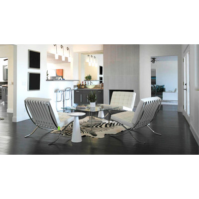 Tapis noir / blanc cassé en peau de vache imprimée à la main khanna