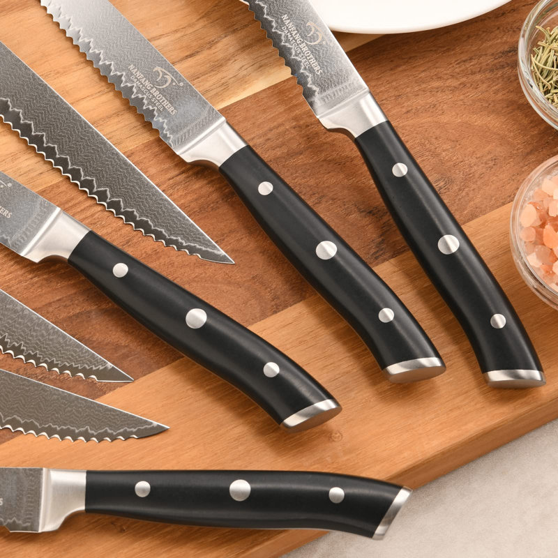 Ensemble de 8 couteaux à steak Damascus VG10, couteaux à steak dentelés en acier 5 pouces - poignées en ABS à triple rivet avec étui en bois