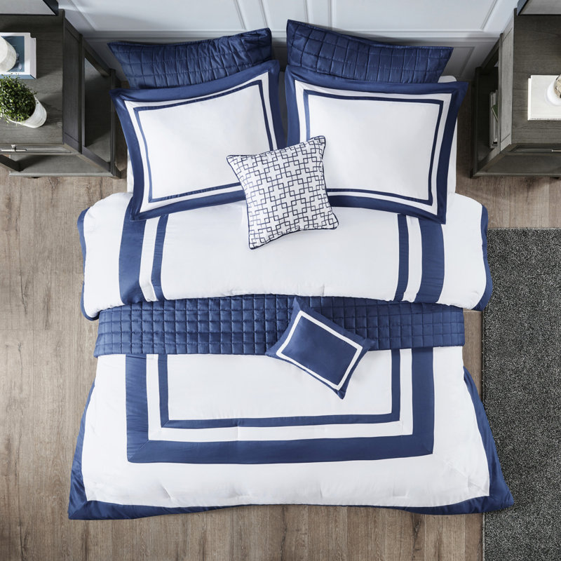 Ensemble de literie 8 pièces très grand / très grand bleu marine - édredon et courtepointe de luxe avec détails brodés et rembourrage en microfibre douce
