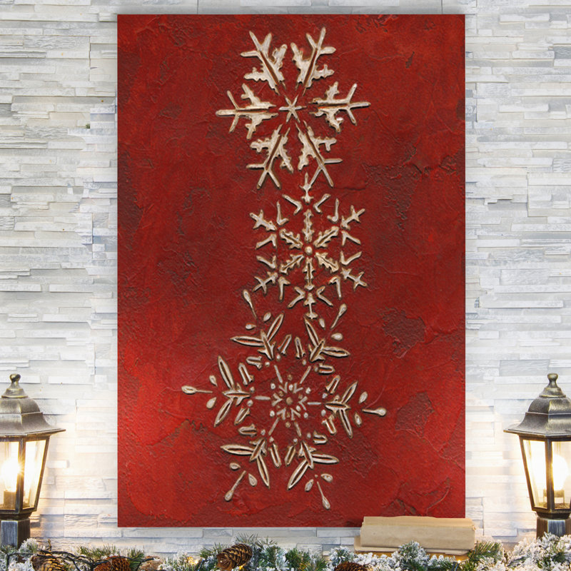 «Snowflakes On Red II», reproduction sur toile tendue, H 48 po x l 36 po x P 1 po