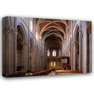Natre Dame Interior, Switzerland