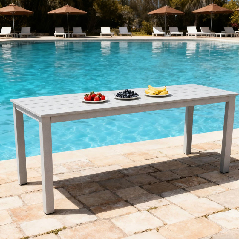 Table de salle à manger texturée en bois gris, 68,9 pouces de long, matériau des hanches, style minimaliste, trou de parasol, hanches intérieures et extérieures, esthétique, utilisation