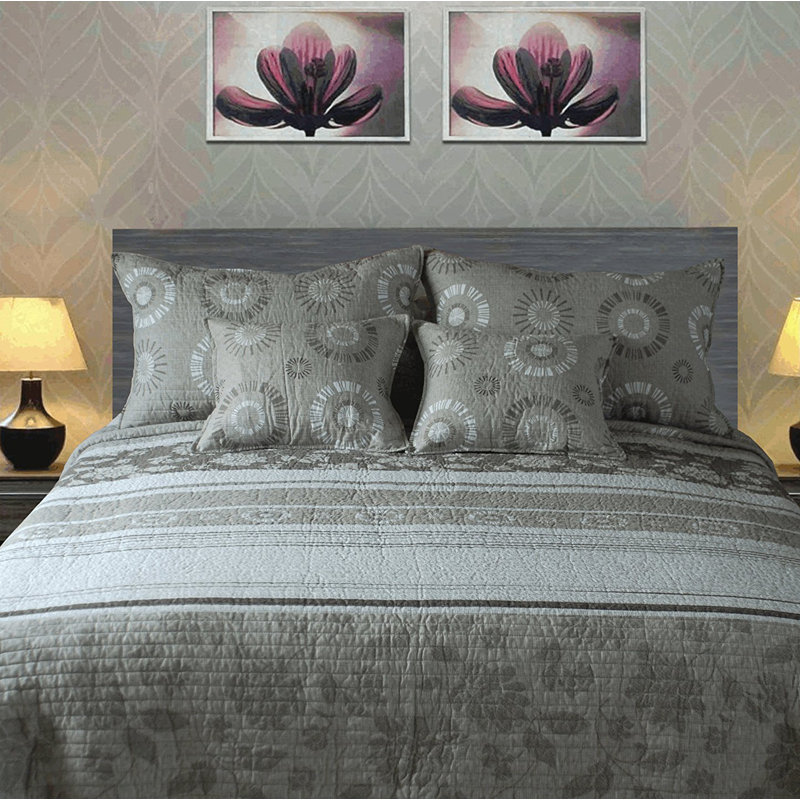 Farmhouse / Country Cotton Floral Quilt, Full