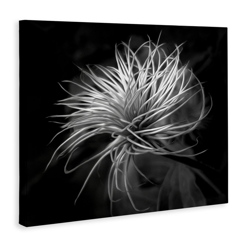 Toile contrastante avec feuilles torsadées, design par Phillip Flowers, H 24 po x l 30 po