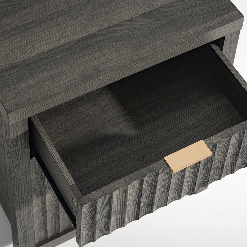 Table de chevet cannelée à 2 tiroirs avec prises intégrées Arrilla, Chêne minuit