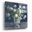  «Serene Tulips Navy» par Danhui Nai, art mural en verre acrylique, 24 po x 24 po