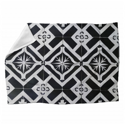 Trendy Floral Plush Throw Blanket
