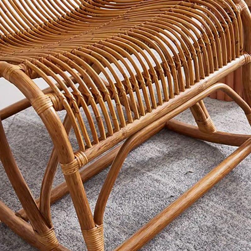 Chaise berçante en rotin brillant