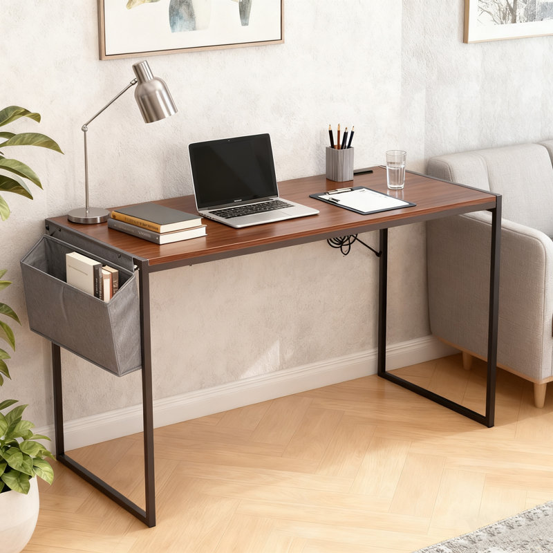 Petit bureau d'ordinateur, de style simple, pour petits espaces