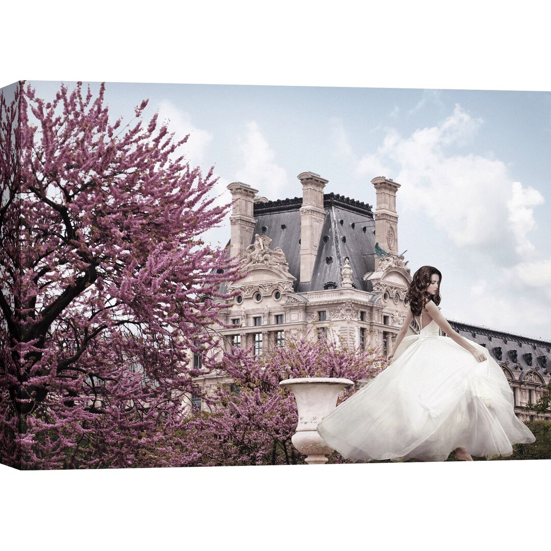 Leinwandbild Junge Frau im Chateau de Chambord von Haute Photo Collection