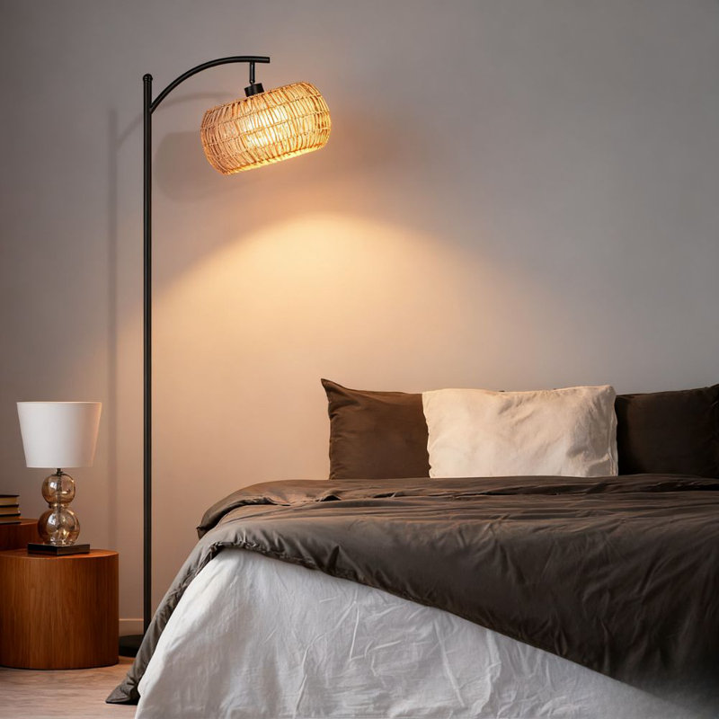 Lampe sur pied en rotin arqué avec ampoule à intensité variable incluse