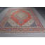 Tapis rouge turc surdimensionné de style artisanal rétro idéal pour le salon avec un motif tribal kurde unique