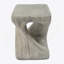 Table d'appoint MGO Twist Shape, texture semblable au bois, couleur grise-215933002