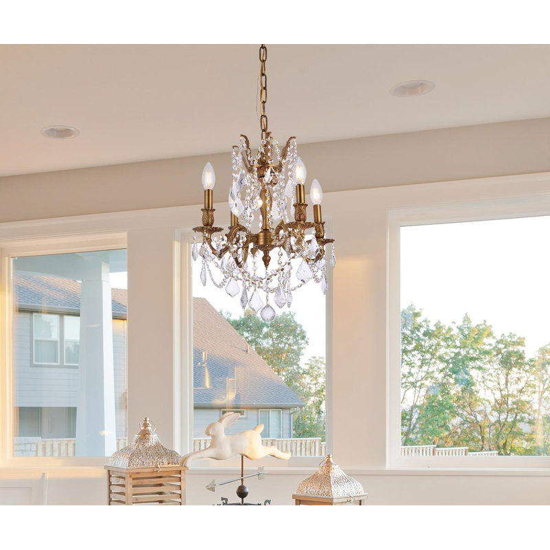 Lustre classique / traditionnel à 4 lumières de style bougie avec détails en cristal Ashmin