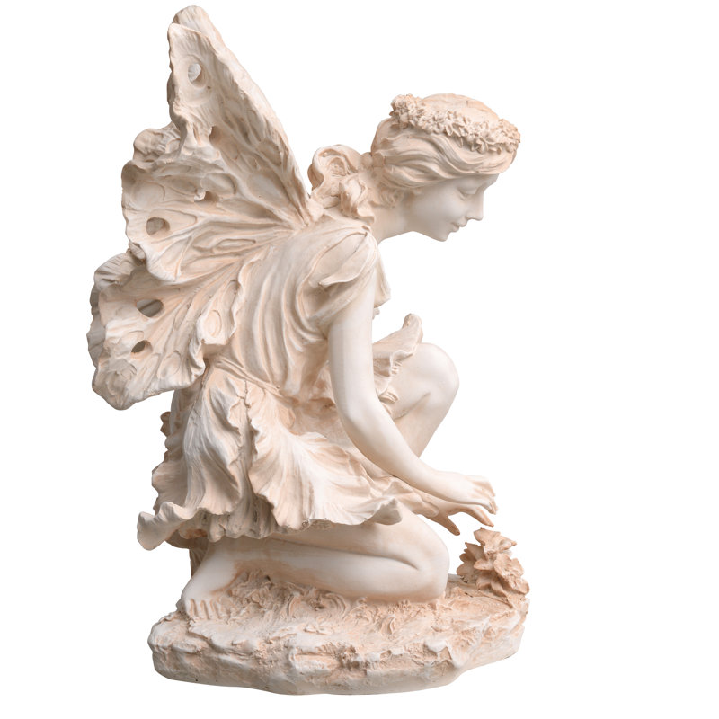 Fée papillon à genoux