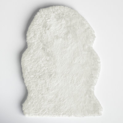 Mera White Handmade Sheepskin Rug