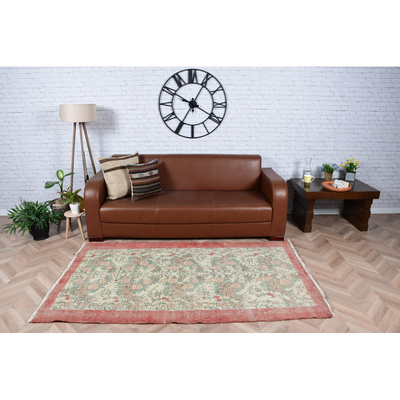 Tapis turc rétro Oushak parfait pour l'espace de cuisine avec des motifs floraux beiges et anatoliens