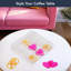 Ensemble de jeu de société Tic Tac Toe Noughts and Crosses, signes de paix et de cœur - décoration de table basse, rose / jaune, 10 po x 10 po