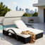 Chaise longue d'extérieur à structure en acier avec auvent courbé, dossier réglable, table d'appoint cachée et accoudoirs arqués-1023635420